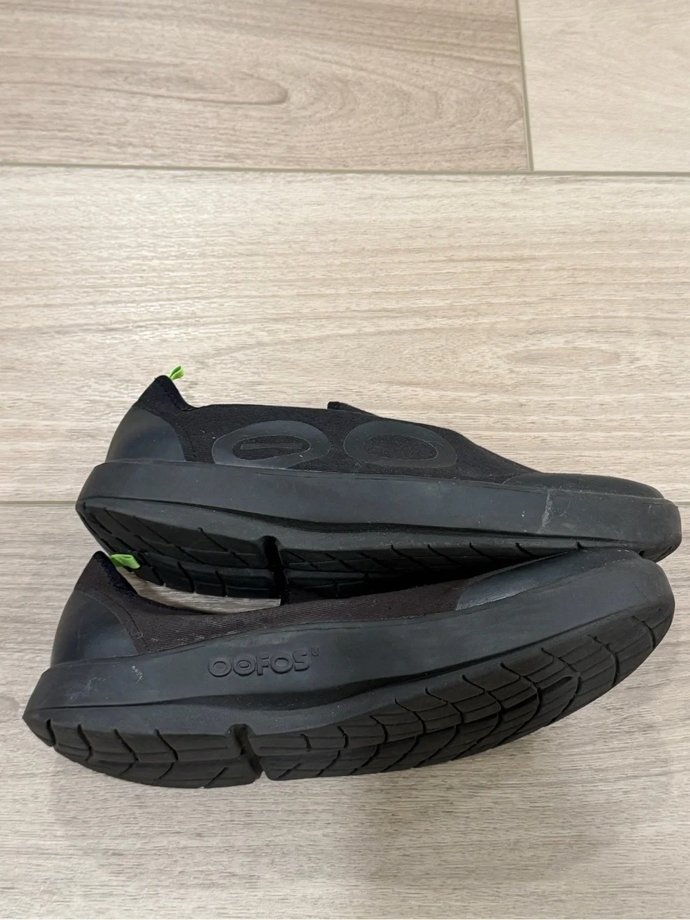OOfos OOmg Eezee Low Top Comfort Recovery Shoe Black Size 12